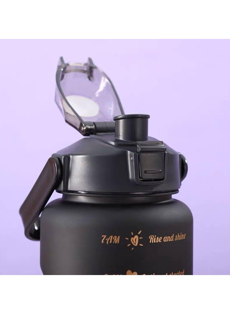 طقم زجاجات مياه 3 قطع   مياه رياضية بلاستيك صحي  مع علامات زمنية و علامات تحفيزية ، قابلة لإعادة الاستخدام ومضادة للتسرب، مثالية للرجال والنساء لصالة الألعاب الرياضية و كرة القدم و الأنشطة الخارجية، المدرسة، اللياقة البدنية، و للعمل  الحليب والعصير، زجاجة ماء شفافه جيم صحية متعددة الاستخدامات للجيم والمدرسة - زجاجه ماء مضادة للتسرب - ازازة مياه شفافة مع علامات للوقت - زجاجة ماية و عصير ولبن للاطفال و للمدرسة - Image 2